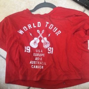 Red world tour 90s crop top tee